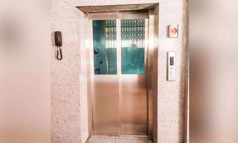 ഉദ്ഘാടനം കാത്ത് ലിഫ്റ്റ്; മന്ത്രിക്ക് സമയമില്ല ഉദ്ഘാടനം കാത്ത് ലിഫ്റ്റ്; മന്ത്രിക്ക് സമയമില്ല