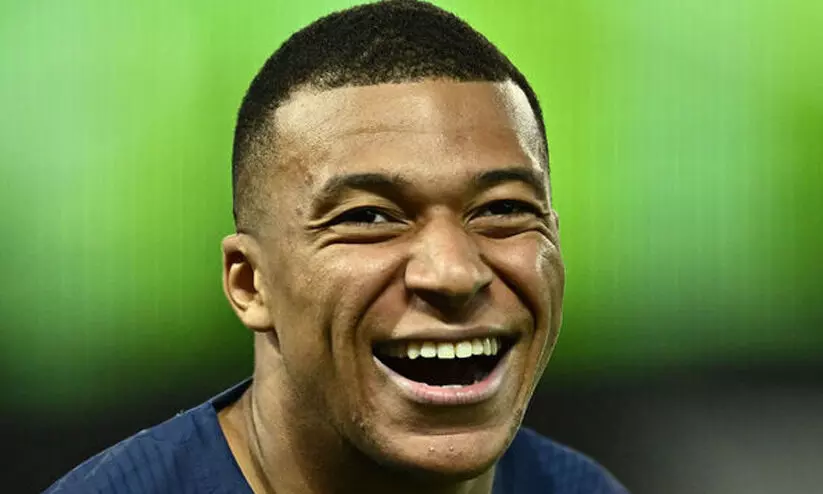 അൽ ഹിലാൽ നിനക്ക് എന്നെ കൊണ്ടുപോകാം: സൗദി ഓഫറിൽ രസകരമായി പ്രതികരിച്ച് എംബാപ്പെ അൽ ഹിലാൽ നിനക്ക് എന്നെ കൊണ്ടുപോകാം: സൗദി ഓഫറിൽ രസകരമായി പ്രതികരിച്ച് എംബാപ്പെ