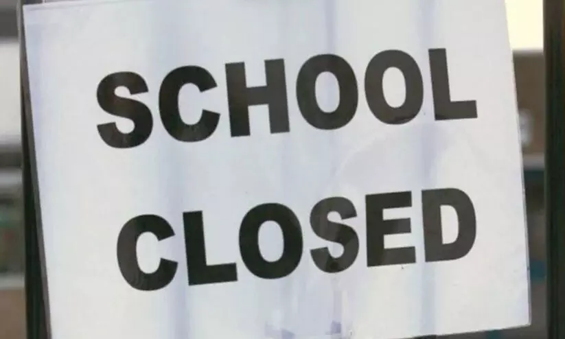 വയനാട്ടിൽ ദുരിതാശ്വാസ ക്യാമ്പുകളുള്ള സ്കൂളുകൾക്ക് നാളെ അവധി വയനാട്ടിൽ ദുരിതാശ്വാസ ക്യാമ്പുകളുള്ള സ്കൂളുകൾക്ക് നാളെ അവധി