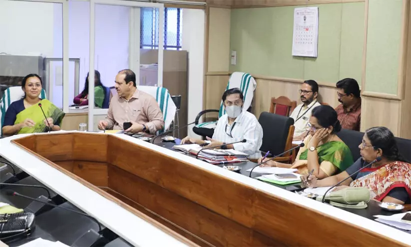 മാലിന്യ സംസ്കരണത്തിനായി മെഡിക്കല് കോളജുകളില് മെറ്റീരിയല് കലക്ഷന് ഫെസിലിറ്റി സ്ഥാപിക്കണമെന്ന് വീണ ജോര്ജ് മാലിന്യ സംസ്കരണത്തിനായി മെഡിക്കല് കോളജുകളില് മെറ്റീരിയല് കലക്ഷന് ഫെസിലിറ്റി സ്ഥാപിക്കണമെന്ന് വീണ ജോര്ജ്