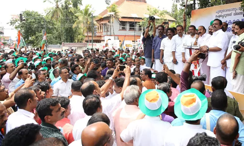 ഭീകരമായ വിലക്കയറ്റം സർക്കാർ കാഴ്ചക്കാരാകുന്നുവെന്ന് വി.ഡി സതീശൻ ഭീകരമായ വിലക്കയറ്റം സർക്കാർ കാഴ്ചക്കാരാകുന്നുവെന്ന് വി.ഡി സതീശൻ