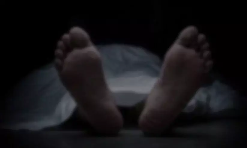 അപ്പെൻഡിസൈറ്റിസ് ശസ്ത്രക്രിയക്ക് മുറിയിലേക്ക് മാറ്റിയ വീട്ടമ്മ മരിച്ചു; ആശുപത്രിക്കെതിരെ കേസ് അപ്പെൻഡിസൈറ്റിസ് ശസ്ത്രക്രിയക്ക് മുറിയിലേക്ക് മാറ്റിയ വീട്ടമ്മ മരിച്ചു; ആശുപത്രിക്കെതിരെ കേസ്