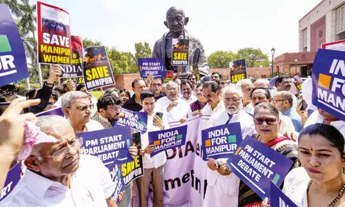 സഭ വീണ്ടും സ്തംഭിച്ചു; ആപ് എം.പിക്ക് സസ്പെൻഷൻ, പാർലമെന്‍റ് വളപ്പിൽ രാപ്പകൽ സമരം