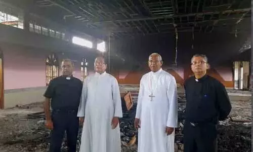 മാർ ആൻഡ്രൂസ് താഴത്തും സംഘവും മണിപ്പൂരിൽ; മൂന്നു കോടിയുടെ സഹായമെത്തിച്ചു​