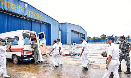 കപ്പൽ ജീവനക്കാരൻ തളർന്നുവീണു; രക്ഷകരായി തീരരക്ഷ സേന