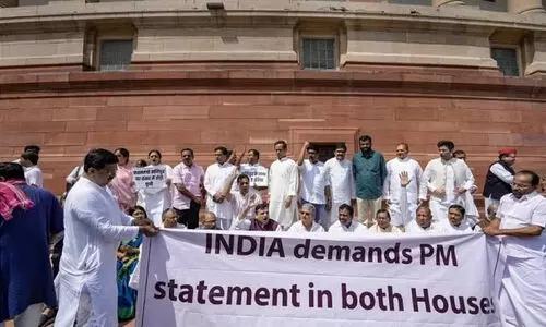 ഇ​ൻ​ഡ്യ’​ എം.​പി​മാ​രുടെ ന​ടു​ത്ത​ള സ​മ​ര​ത്തി​നി​ട​യി​ൽ രണ്ട്​ ബില്ലുകൾ ചർച്ച കൂടാതെ പാസാക്കി