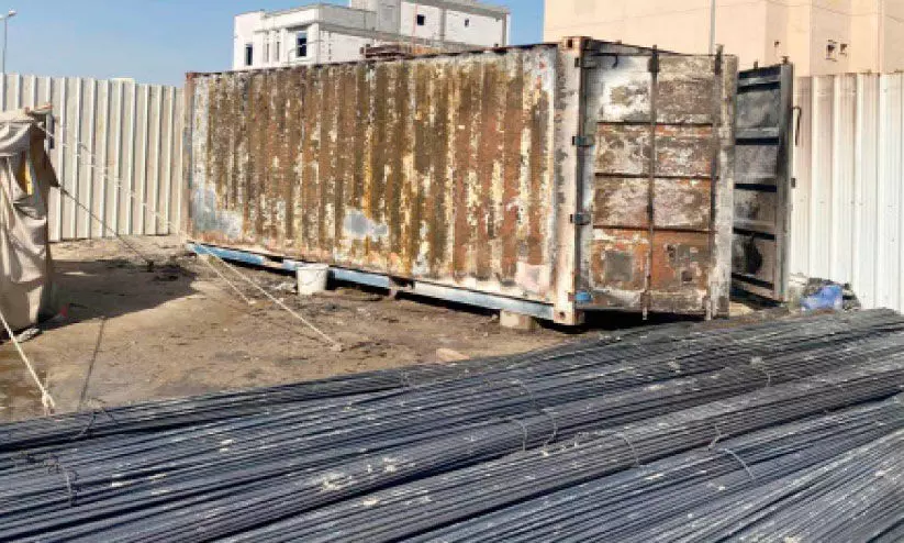 സാ​ദ് അ​ൽ അ​ബ്ദു​ല്ല​യി​ല്‍ ക​ണ്ടെ​യ്‌​ന​റി​ന് തീ​പി​ടി​ച്ചു