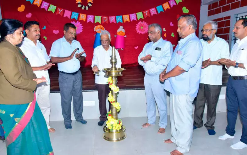 ജൂ​ബി​ലി ഇം​ഗ്ലീ​ഷ് ഹൈ​സ്കൂ​ൾ ഗ്രാ​ൻ​ഡ് പേ​ര​ന്റ്സ് ദി​നം