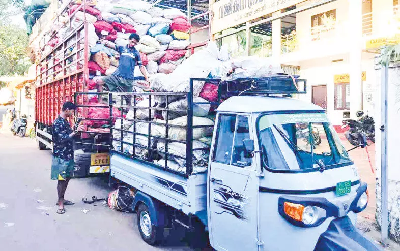 50 ദിവസം: ചില്ലറയല്ല, വള്ളിക്കുന്ന് കയറ്റിയയച്ചത് 39 ടൺ ചില്ലുകൾ