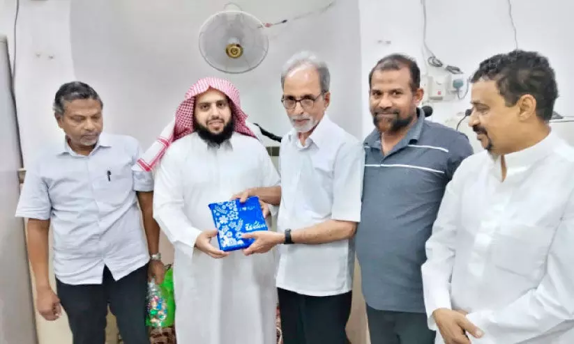 അ​ബൂ​ബ​ക്ക​ർ കു​മ്പ​ള​ക്ക്​ യാ​ത്ര​യ​യ​പ്പ്​ ന​ൽ​കി