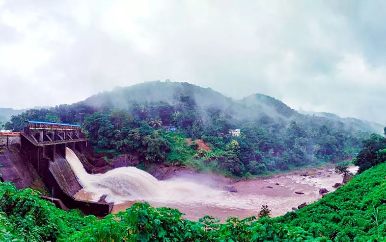 മഴ മുറുകി, ജാഗ്രത കൂട്ടി; ഇടുക്കിയിൽ ജലനിരപ്പ് ഉയരുന്നു