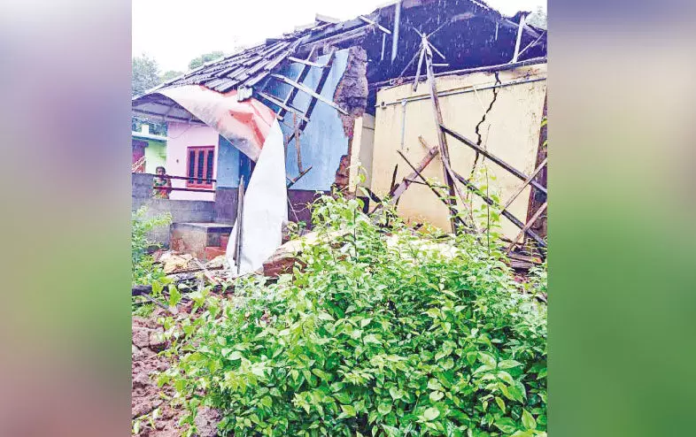 കനത്ത മഴ: ആ​ല​ത്തൂ​ർ താ​ലൂ​ക്കി​ൽ ത​ക​ർ​ന്ന​ത് 31 വീ​ട്