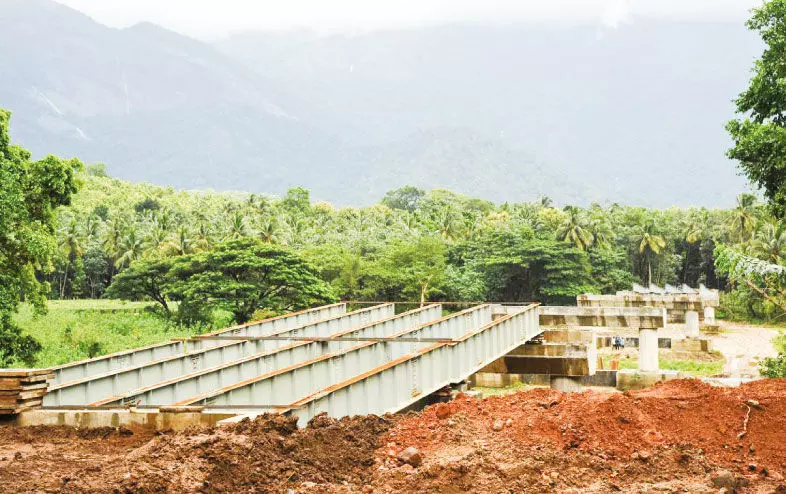 മലമ്പുഴ റിങ് റോഡ്: ഉരുക്ക് പാലം നിർമാണം അന്തിമഘട്ടത്തിൽ മലമ്പുഴ റിങ് റോഡ്: ഉരുക്ക് പാലം നിർമാണം അന്തിമഘട്ടത്തിൽ