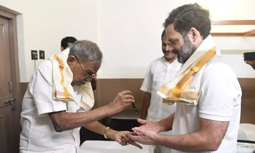 Rahul Gandhi, MT Vasudevan Nair