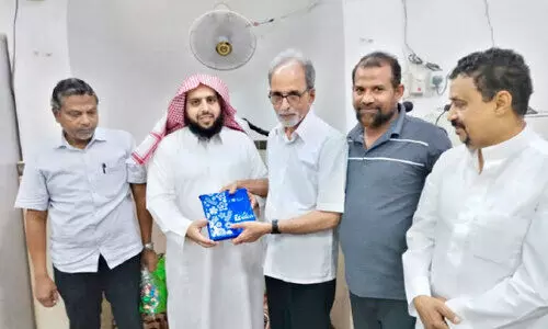 അ​ബൂ​ബ​ക്ക​ർ കു​മ്പ​ള​ക്ക്​ യാ​ത്ര​യ​യ​പ്പ്​ ന​ൽ​കി