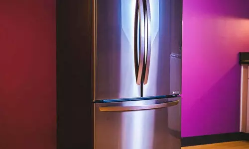 ഫ്രി​ഡ്ജ് വി​ല 55000; ന​ഷ്ട​പ​രി​ഹാ​രം 1,30,000 രൂ​പ