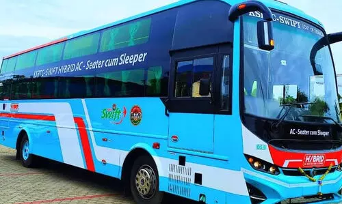 ജീവനക്കാരുടെ സഹകരണത്തോടയുള്ള ആദ്യ ഹൈബ്രിഡ് ബസായ സീറ്റർ കം സ്ലീപ്പർ ബസുമായി കെ.എസ്.ആർ.ടി.സി- സ്വിഫ്റ്റ്