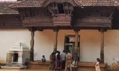 ജീവനക്കാർ പ്രതിഷേധ സമരം പിൻവലിച്ചു; കൊട്ടാരം തുറന്നു