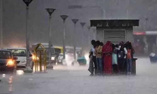 രാജ്യത്ത് മഴ കനക്കുന്നു; താഴ്ന്ന പ്രദേശങ്ങൾ വെള്ളത്തിനടിയിൽ; മിന്നൽ പ്രളയ മുന്നറിയിപ്പ് രാജ്യത്ത് മഴ കനക്കുന്നു; താഴ്ന്ന പ്രദേശങ്ങൾ വെള്ളത്തിനടിയിൽ; മിന്നൽ പ്രളയ മുന്നറിയിപ്പ്