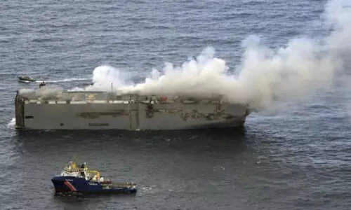 കാർഗോ കപ്പലിന് തീപിടിച്ച് ഇന്ത്യക്കാരൻ മരിച്ചു; പരിക്കേറ്റ 20 പേരും ഇന്ത്യക്കാർ