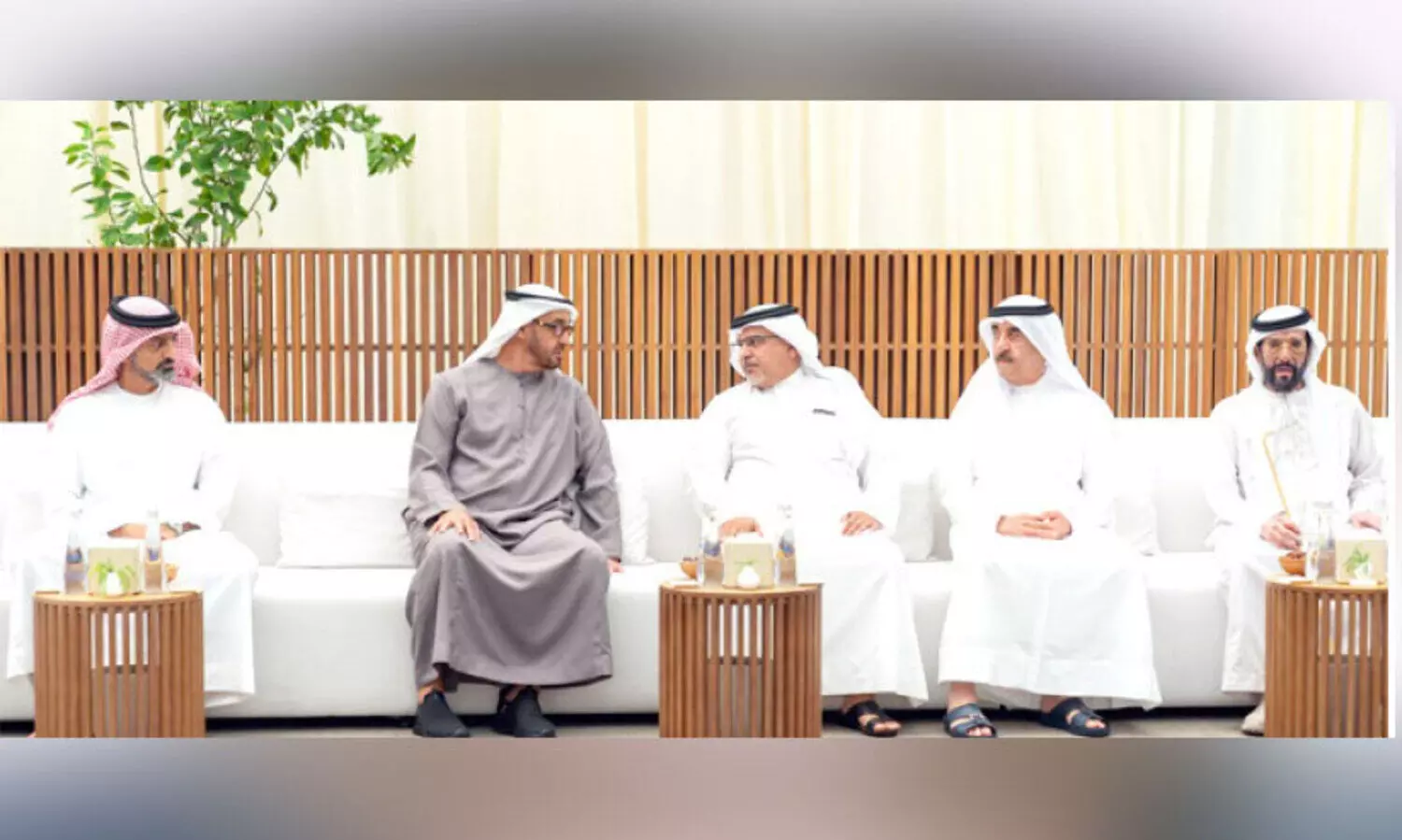 അബൂദബി രാജകുടുംബാംഗത്തിന്‍റെ നിര്യാണം കി​രീ​ടാ​വ​കാ​ശി യു.​എ.​ഇ​യി​ലെ​ത്തി