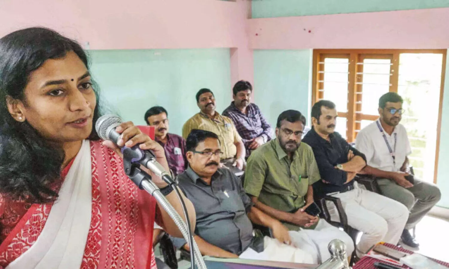 ദ​ക്ഷി​ണേ​ന്ത്യ​യി​ലെ ശു​ചി​ത്വ​ഗ്രാ​മ​മാ​യി കൊ​ല്ല​ങ്കോ​ടി​നെ മാ​റ്റ​ണ​മെ​ന്ന് ക​ല​ക്ട​ർ