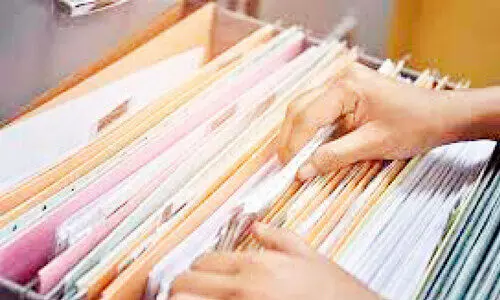 തൊ​ഴി​ലാ​ളി​ക​ൾ ജോ​ലി മാ​റി; റ​സി​ഡ​ൻ​സ് പെ​ർ​മി​റ്റ് പു​തു​ക്കു​ന്ന​തി​ന് ക​മ്പ​നി​ക​ൾ​ക്ക് വി​ല​ക്ക്