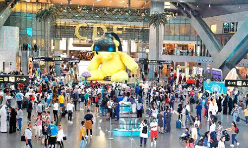 വി​മാ​ന​യാ​ത്രി​ക​ർ ഒ​ഴു​കി​യ ജൂ​ൺ