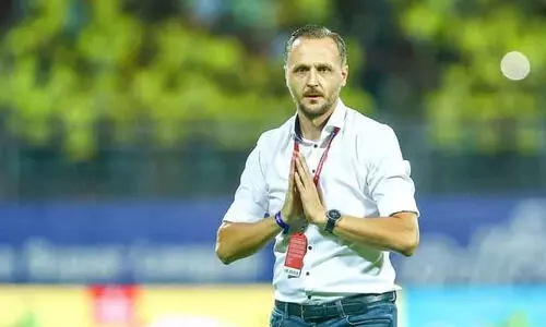 കേറി വന്നു മക്കളെ..; കാത്തിരിപ്പ് അവസാനിപ്പിച്ച് ഇവാൻ വുക്കോമനോവിച്ച് കൊച്ചിയിൽ