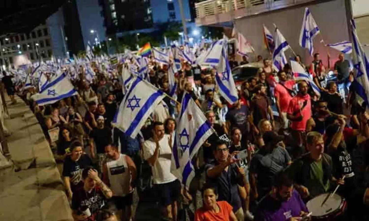 ഞങ്ങൾ രോഷാകുലരാണ്; ജുഡീഷ്യറിയെ മറികടക്കാനുള്ള സർക്കാർ നീക്കത്തിനെതിരെ   ഇസ്രായേലിലെ റിസർവിസ്റ്റുകൾ സേവനം നിർത്തി പ്രതിഷേധിക്കുന്നു