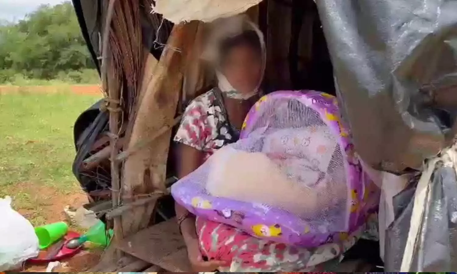 ഇരട്ട പ്രസവിച്ച യുവതിയെ തീണ്ടാപ്പാടകലെ ഷെഡിൽ കിടത്തി; കുഞ്ഞുങ്ങൾ മരിച്ചു