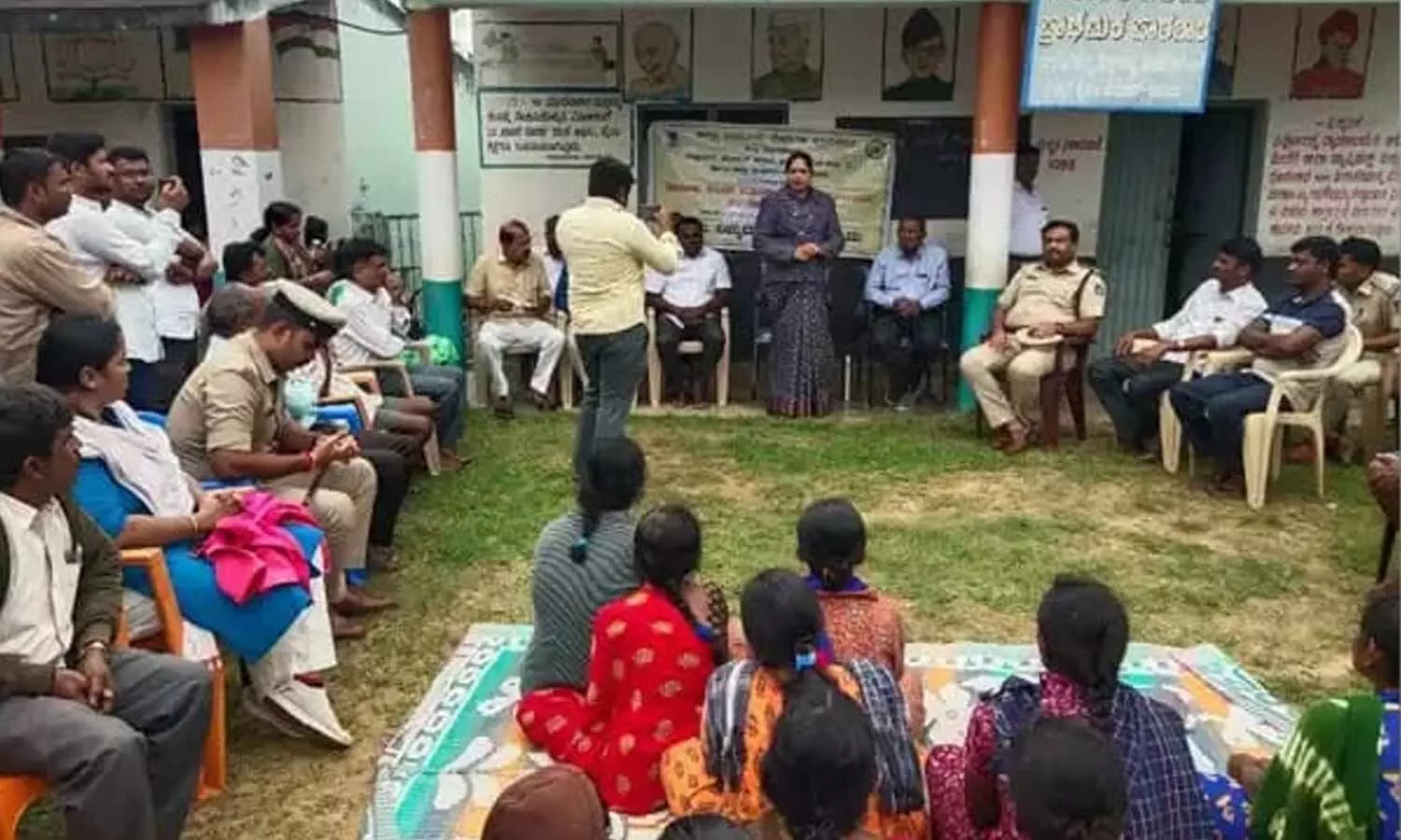 ജഡ്ജി നൂറുന്നിസ യോഗം വിളിച്ച് സംസാരിക്കുന്നു