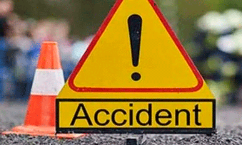 മീത്തലെ ചമ്പാട്ട് വാഹനാപകടം പിതാവും മകനും അത്ഭുതകരമായി രക്ഷപ്പെട്ടു മീത്തലെ ചമ്പാട്ട് വാഹനാപകടം പിതാവും മകനും അത്ഭുതകരമായി രക്ഷപ്പെട്ടു