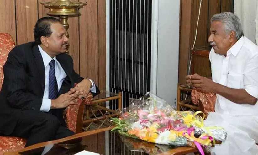 ഉമ്മൻ ചാണ്ടിയുടെ ആഗ്രഹം നിറവേറ്റി യൂസുഫലി;എറികാട് സ്കൂളിന് സ്വന്തം ബസ് ഉമ്മൻ ചാണ്ടിയുടെ ആഗ്രഹം നിറവേറ്റി യൂസുഫലി;എറികാട് സ്കൂളിന് സ്വന്തം ബസ്