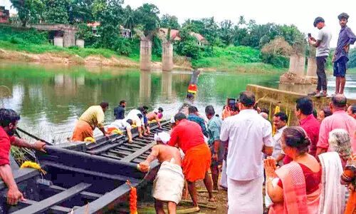 റാന്നി, കോഴഞ്ചേരി പള്ളിയോടങ്ങൾ നീരണിഞ്ഞു റാന്നി, കോഴഞ്ചേരി പള്ളിയോടങ്ങൾ നീരണിഞ്ഞു