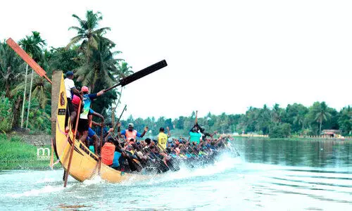 ഗരുഡനെ പറപ്പിക്കാൻ കാക്കിക്കുള്ളിലെ കൈക്കരുത്തർ ഗരുഡനെ പറപ്പിക്കാൻ കാക്കിക്കുള്ളിലെ കൈക്കരുത്തർ