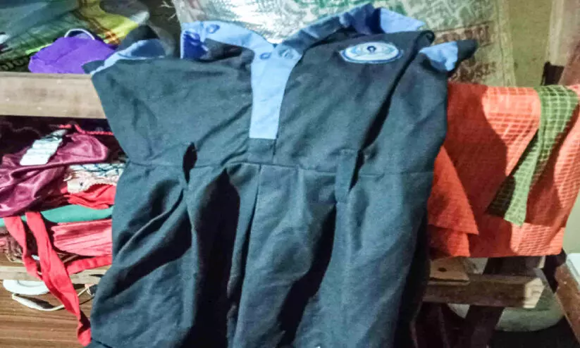 നാടിന്റെ നോവായി അഞ്ചു വയസ്സുകാരി; കണ്ണീരോടെ വിടചൊല്ലി; സംസ്കാര ചടങ്ങിൽ വൻജനാവലി നാടിന്റെ നോവായി അഞ്ചു വയസ്സുകാരി; കണ്ണീരോടെ വിടചൊല്ലി; സംസ്കാര ചടങ്ങിൽ വൻജനാവലി