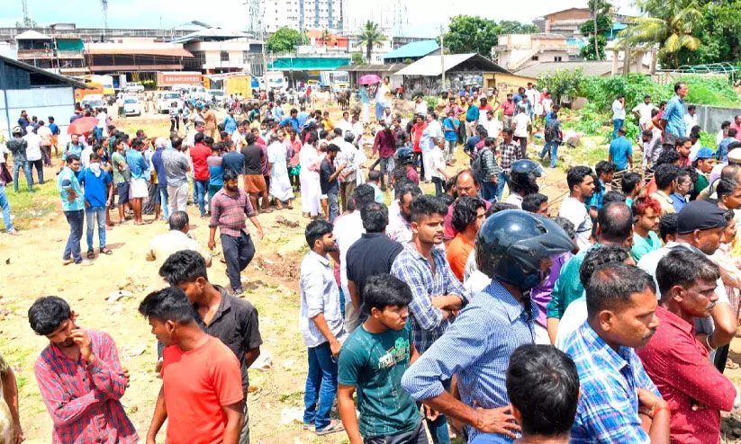 നെഞ്ചുപൊട്ടുന്നു  മകളേ...; ബാലികയുടെ കൊലപാതകം ഒഴിഞ്ഞുമാറാനാകില്ല നഗരസഭ അധികൃതർക്ക്