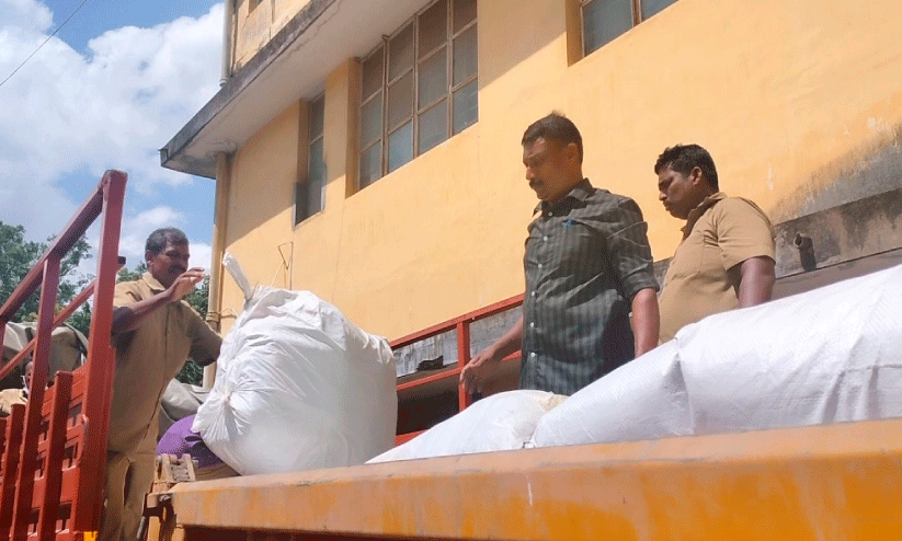 751 kg of plastic 751 kg of plastic