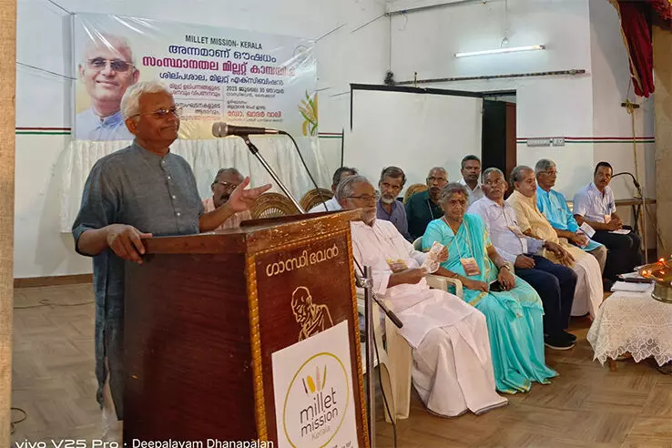 മില്ലറ്റുകൾ നിത്യഭക്ഷണമാക്കിയാൽ രോഗങ്ങൾ നമ്മെ കീഴ് പ്പെടുത്തില്ലെന്ന് ഡോ. ഖാദർ വാലി മില്ലറ്റുകൾ നിത്യഭക്ഷണമാക്കിയാൽ രോഗങ്ങൾ നമ്മെ കീഴ് പ്പെടുത്തില്ലെന്ന് ഡോ. ഖാദർ വാലി