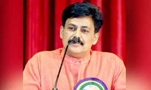 ഇ​മാ​റാ​ത്തി സ്​​നേ​ഹ​ത്ത​ണ​ലി​ൽ നി​ന്ന്​ നാ​ട്ടി​ലേ​ക്ക്​