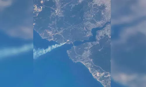 കാ​ട്ടു​തീ​യു​ടെ ദൃ​ശ്യ​ങ്ങ​ൾ പ​ക​ർ​ത്തി സു​ൽ​ത്താ​ൻ അ​ൽ നി​യാ​ദി