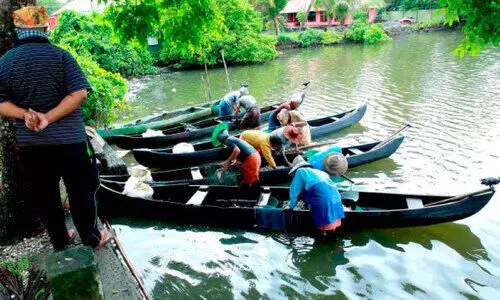 കരപിടിക്കാതെ കടൽ ജീവിതം; മീൻ വലയിൽ  കുരുങ്ങിയ ജീവിതങ്ങൾ