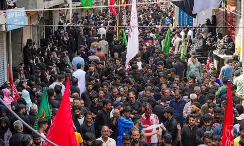 മുഹ്റം ഘോഷയാത്രക്കിടെ ആക്രമം; എട്ട് മരണം; നിരവധി പേർക്ക് പരിക്ക്