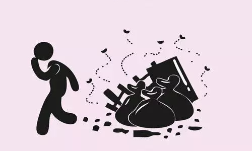 മാലിന്യം തള്ളുന്നു; മൂക്കുപൊത്തി ജനം