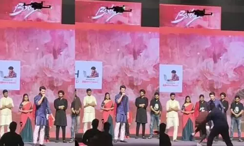 ആരാധകൻ സ്റ്റേജിലേക്ക്; ഓടിമാറി വിജയ് ദേവരകൊണ്ട -വിഡിയോ