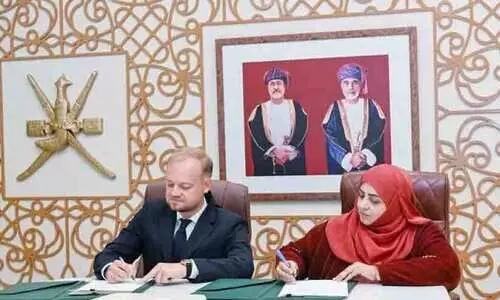 മ​സ്ക​ത്തി​ൽ വ​യോ​ജ​ന​ങ്ങ​ൾ​ക്ക്​ ഡേ ​കെ​യ​ർ: ക​രാ​ർ ഒ​പ്പു​വെ​ച്ചു