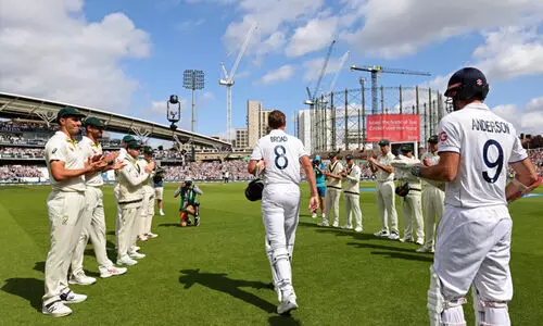 ആ​വേ​ശം കെടുത്തി ആഷസിൽ മഴ