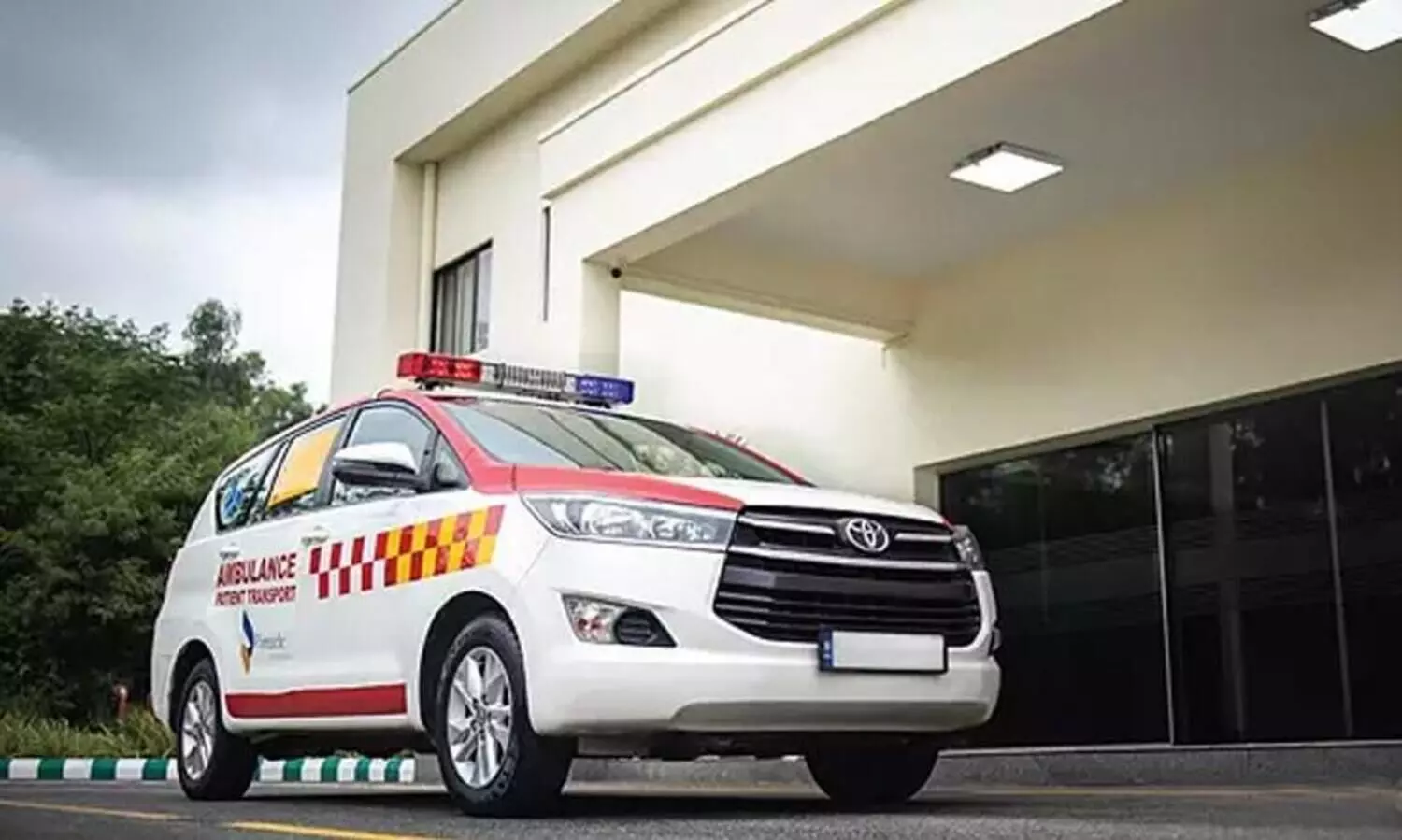 ഇന്നോവ ക്രിസ്റ്റ ഇനിമുതൽ ആംബുലൻസ്​ വേരിയന്‍റിലും