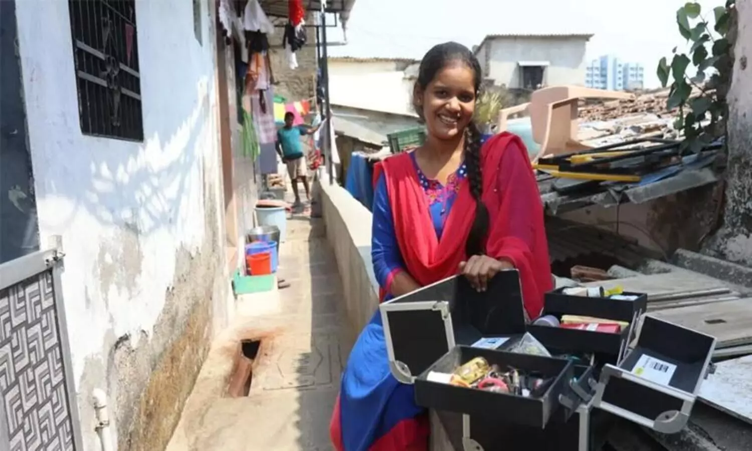 മുംബൈയിലെ ചേരിയിൽ നിന്ന്​ മേക്കപ്പിന്‍റെ അദ്​ഭുത ലോകത്തേക്ക്​; ഇത്​ പൂജ ഗുപ്തയുടെ വേറിട്ട കഥ